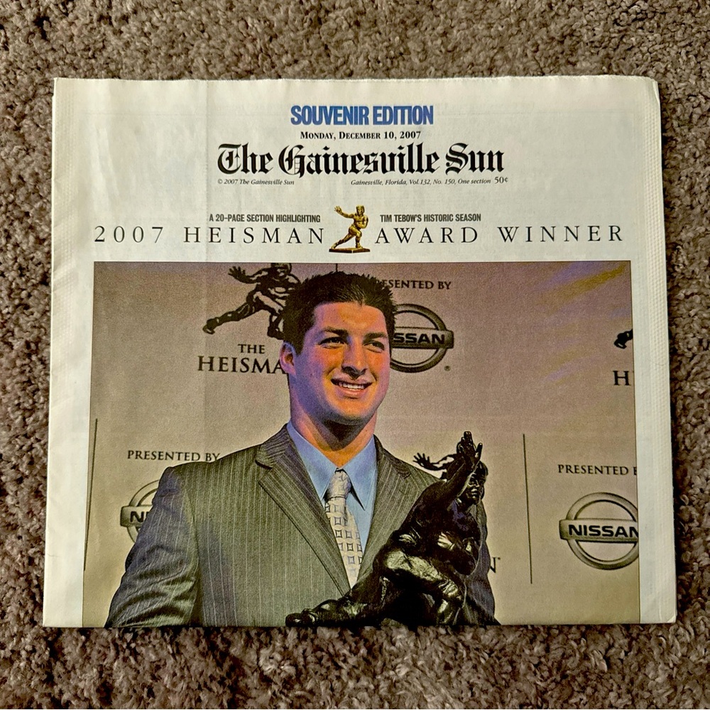 SOLD - 2007 UF Florida Gators Tim Tebow Heisman Gainesville Sun Newspaper - Picture 1 of 2
